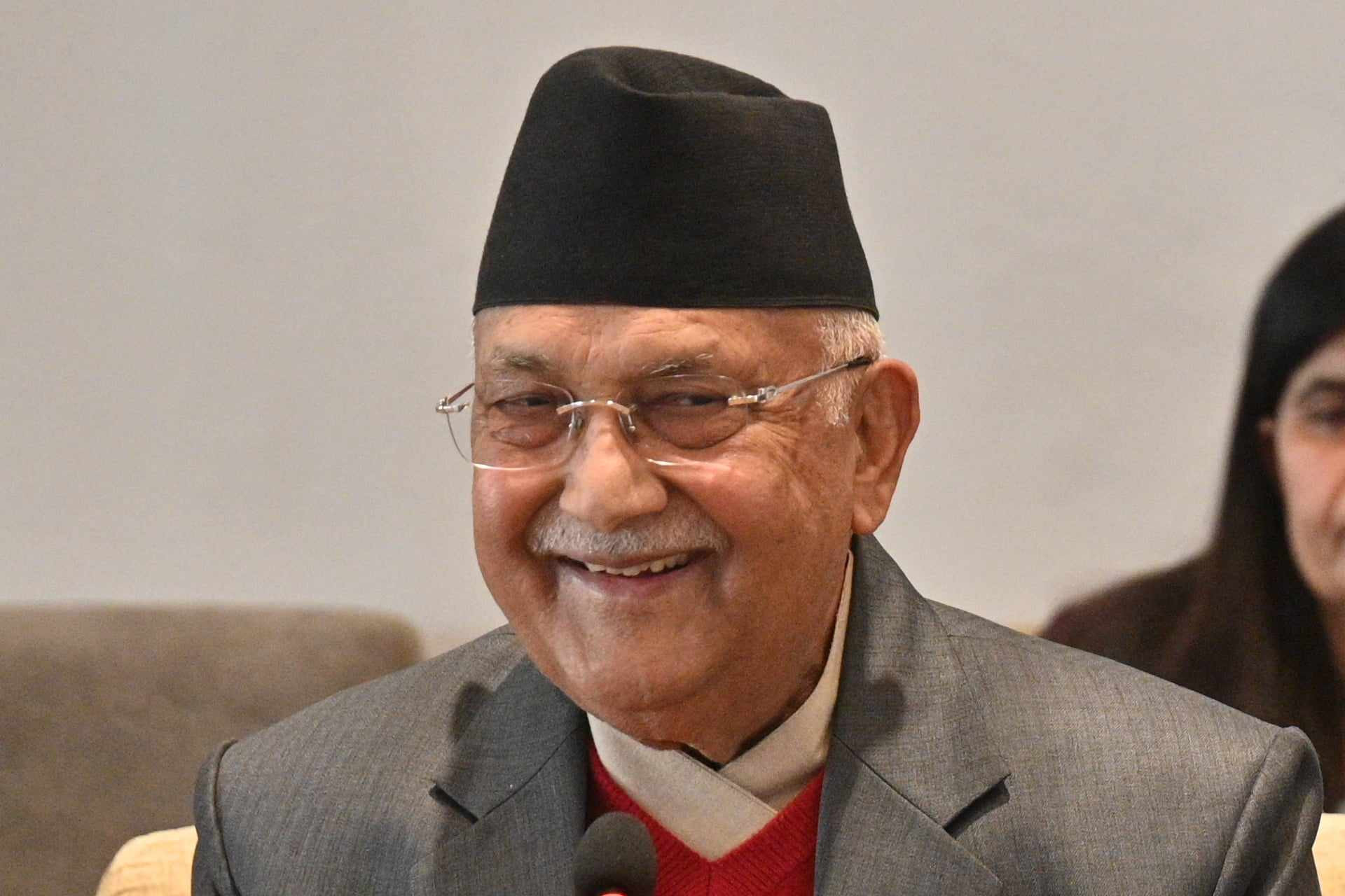 सांसदहरूलाई ओलीको निर्देशन- सरकारको आलोचना नगर्नू